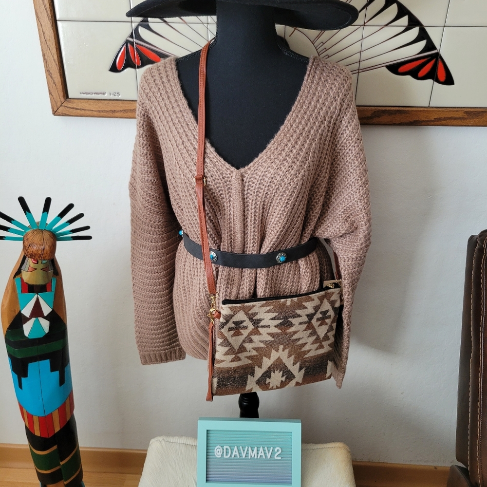 CROSS THAT BODY Crossbody Bag - Picture 2 of 8
